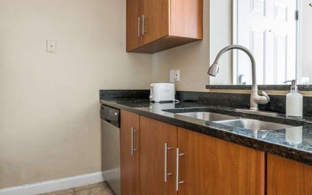 Sunny Apartments near Beach by Frontdesk