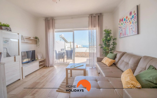 #057 Cozy Sea View in Old Town