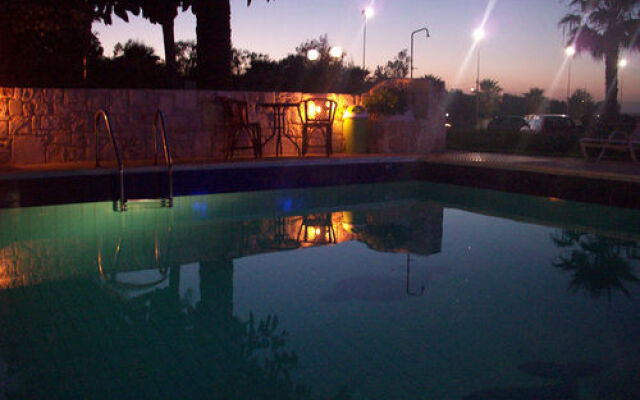 Karavanos Apartments