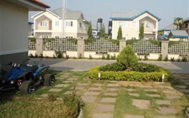 Thornberry Pearl Manor Luxury Suites