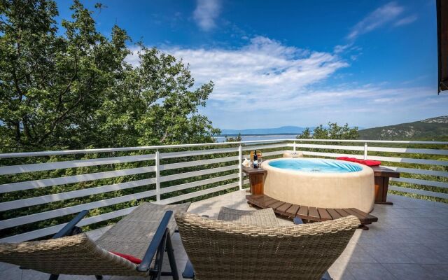 Beautiful Home in Crikvenica With Wifi, 2 Bedrooms and Jacuzzi