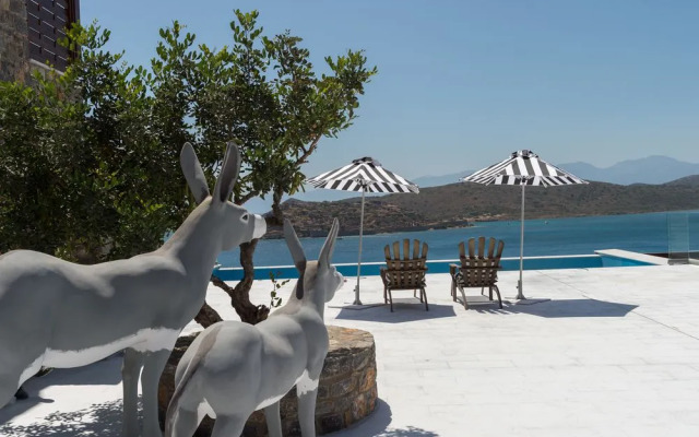 Plaka Sea Front Residence