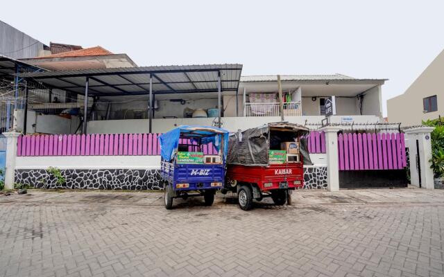 OYO Life 2083 Tambakbening Residence