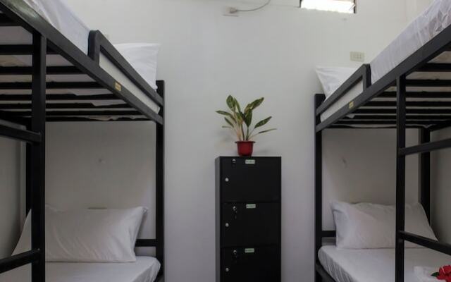 Sip Sunset Hostel and Lounge