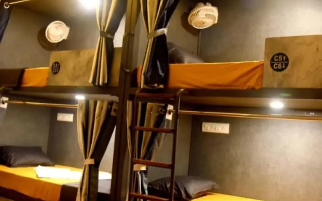 Goroomgo Charyana hotel & Dormitory