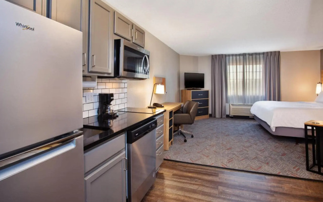 Candlewood Suites Kenosha – Pleasant Prairie by IHG