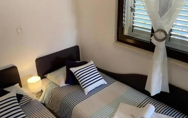 Seaside Retreat Holiday Home With Terrace