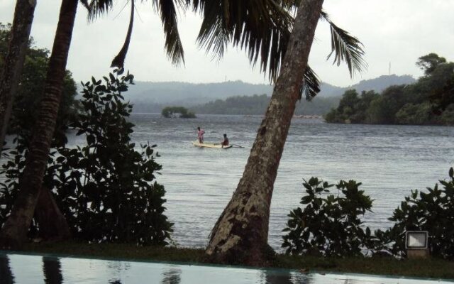Arunalu Lake Front