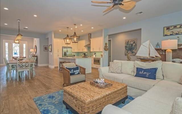 Homes-261 Seabreeze Ct