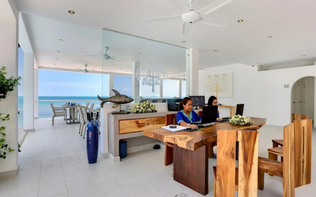 La Perle Luxury Boutique Hotel