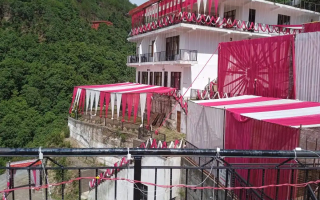 Hotel Vibrance Bridge  Valley Resort