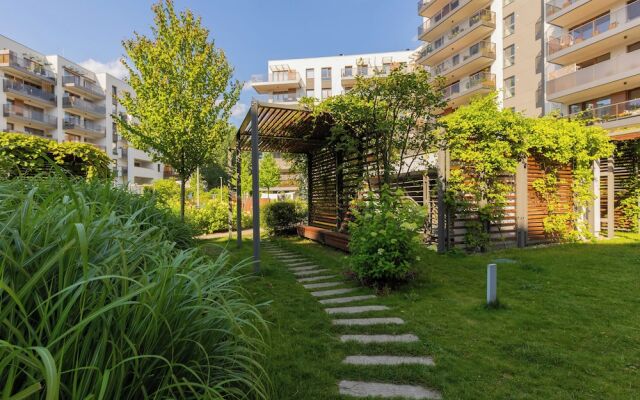 Modern Zoliborz Apartment by Renters