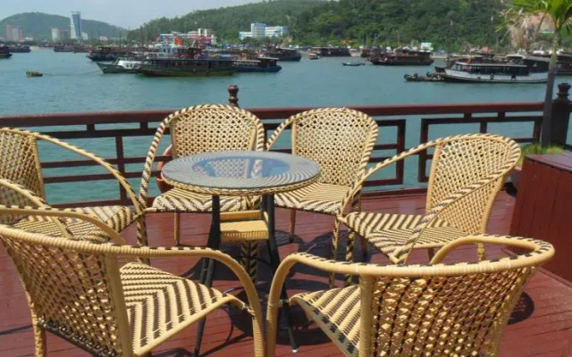 Halong Classic Sail