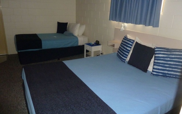 Overflow Motor Inn – Guest Rooms – Emerald