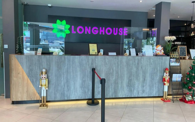 Hotel Longhouse