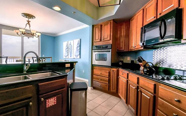 Silver Beach Towers 1003 West