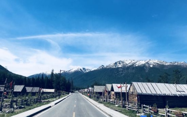 Kanas Liangqishanyuan – Outside – Altay