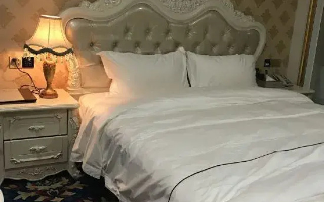 Yuefeng Hotel (Yangjiang Bus Terminal, Wal-Mart)