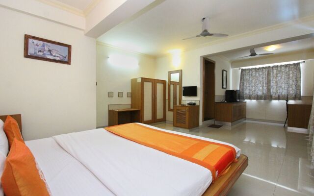 OYO Flagship 8252 Aayush Corporate Stays