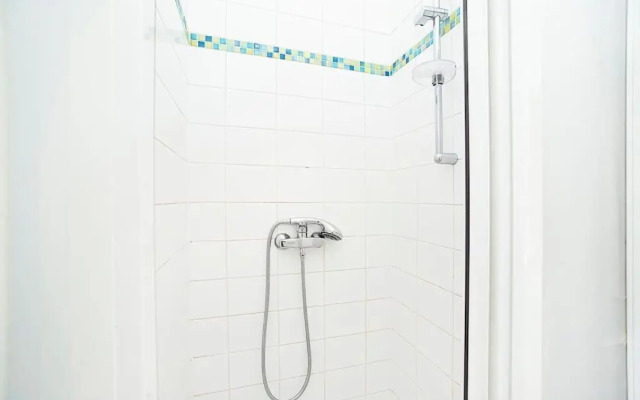 Cozy and sunny apartment in uptown