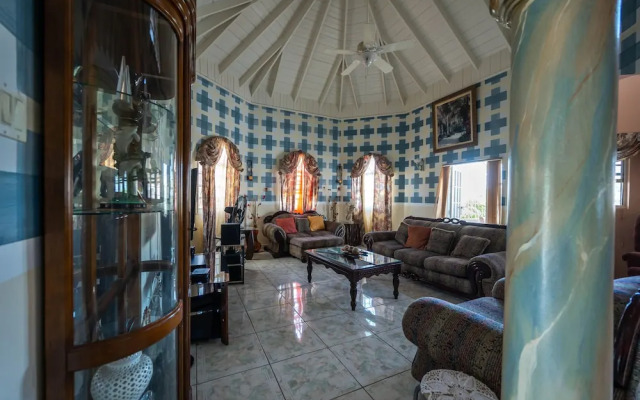 Leela's Manor