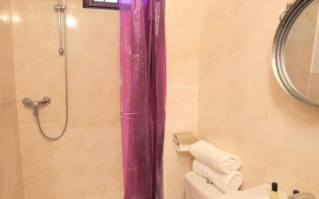 Rustic Flat in the Heart of Bayonne