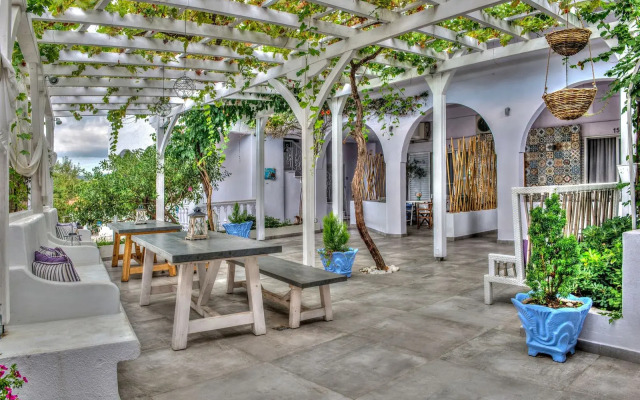 Villa Maria Studios & Suites