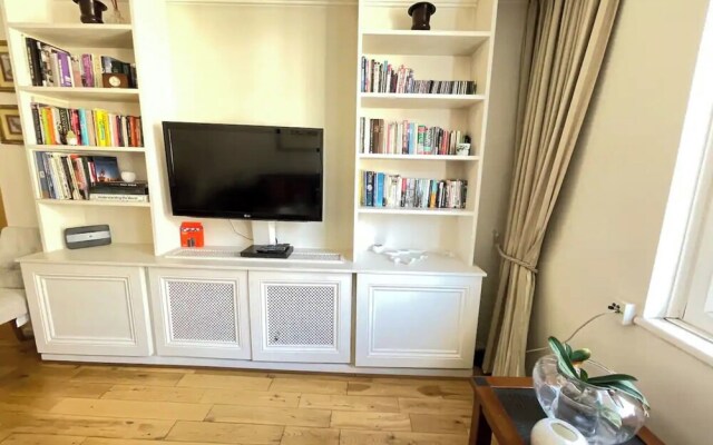 Bright & Central 1BD Flat - Kensington