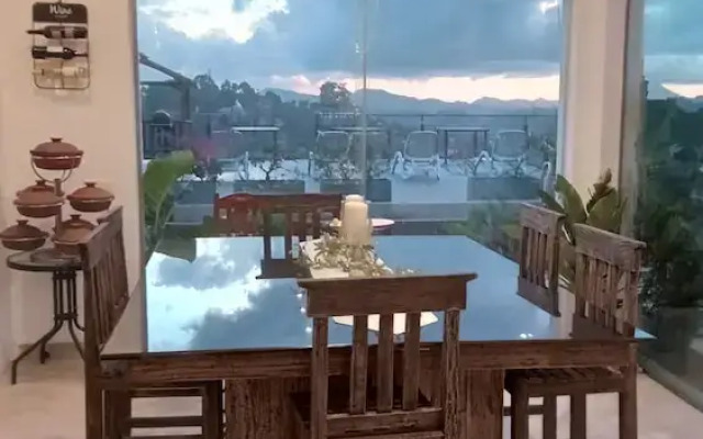 390 Villa Vista
