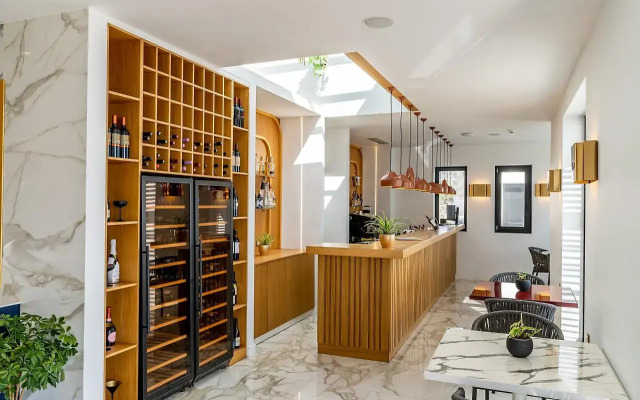 Cresanto Luxury Suites
