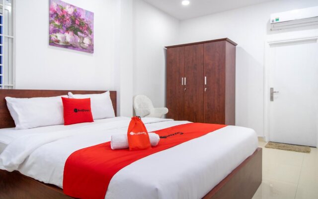 Reddoorz @ Le Van Sy Street