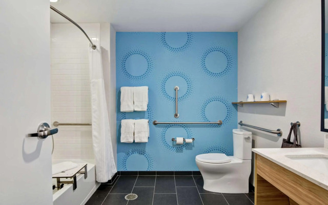 Tru by Hilton Middletown