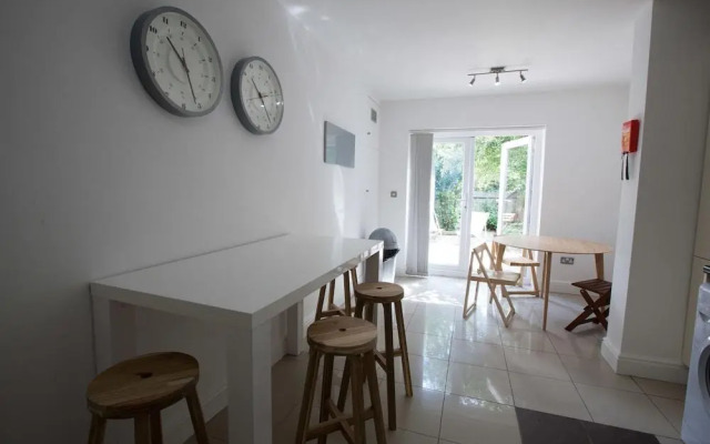 Thirsk Road Studios by EveryWhere to Sleep London