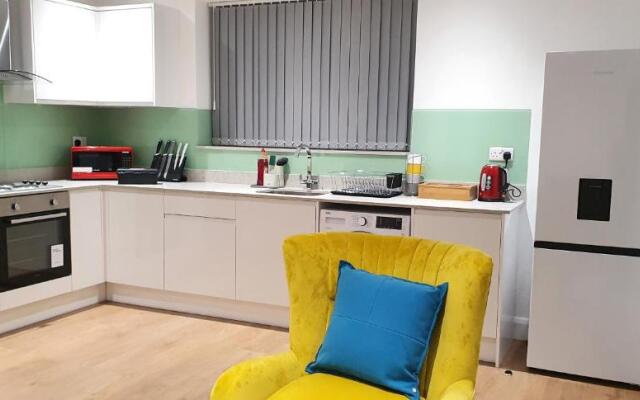 Garland Stylish Apartment 2 In Greater London