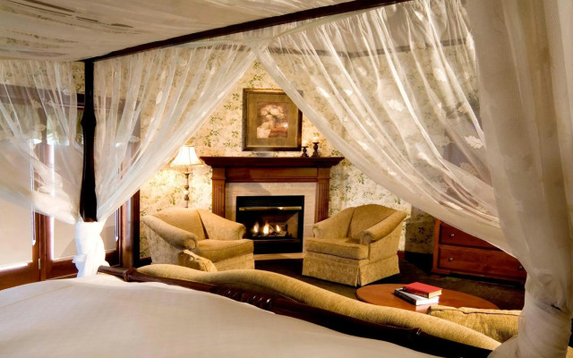 Carlisle Inn Sugarcreek