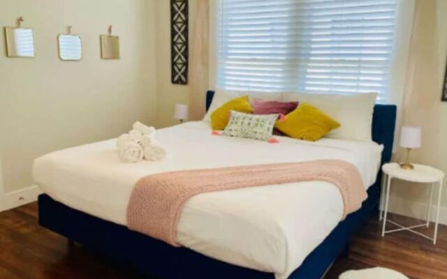 Charming Bungalow Near Historic Downtown