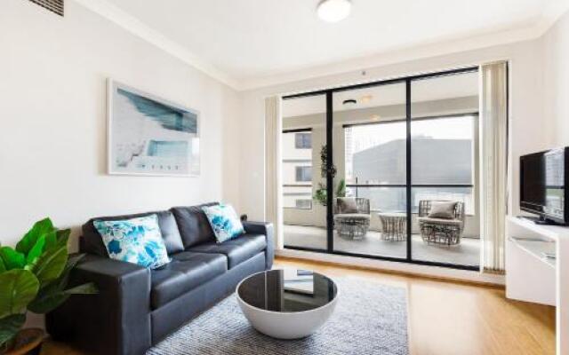 Surry Hills Fully Self Contained Modern 1 Bed Apartment (1012ELZ)
