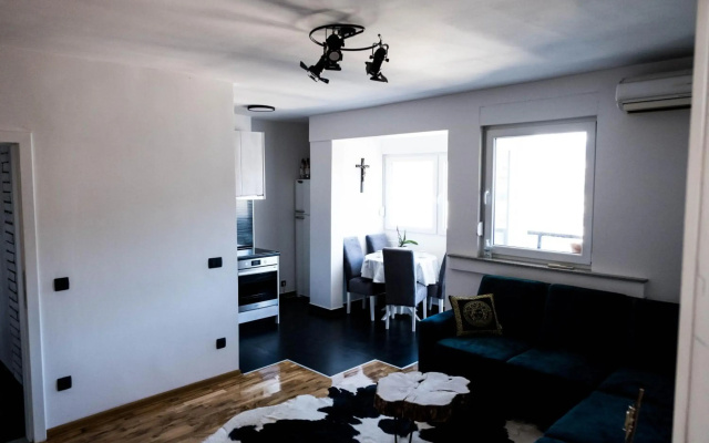 Modern 2-bedroom condo on the 14th floor