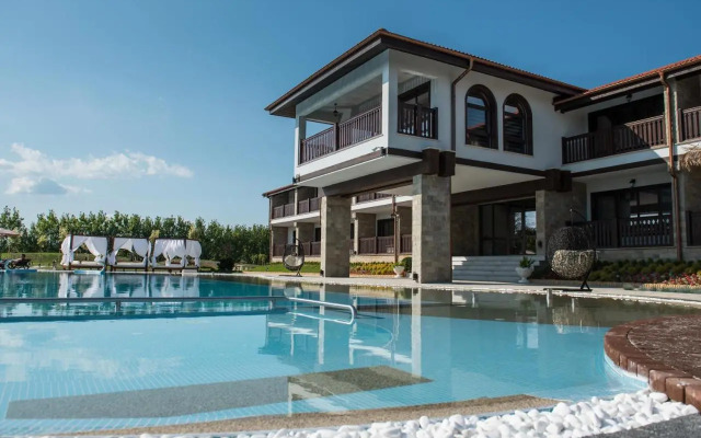 Boutique Complex Trakiets