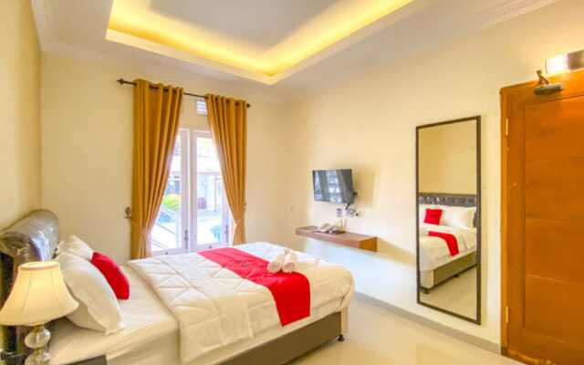 RedDoorz Premium near Museum Angkut Batu 3