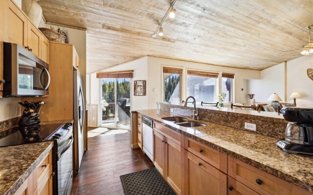 Snowflake Lookout 3 Bedroom Duplex by RedAwning