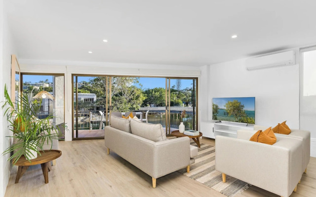 Unit 3 - 7 Noosa Parade - Riverfront