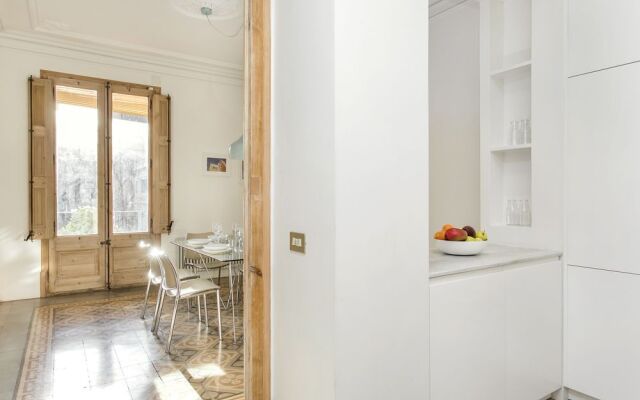 Spacious and luminous flat with balcony