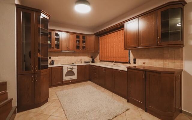 Elati Leisure -suites & apartments-