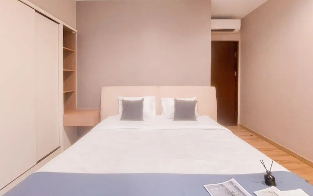 Nice And Modern 2Br Apartment At M-Town Signature