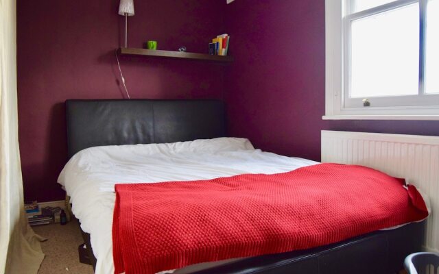 Homely 1 Bedroom Clapham Flat With City Views