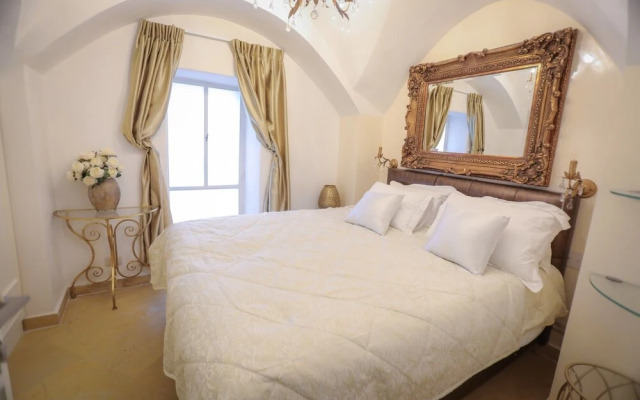 Western Wall Luxury House