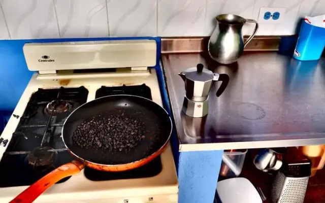 Tomate Cafe Hostel