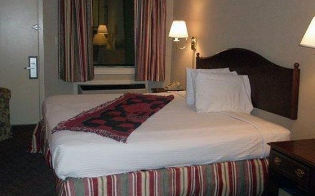 Econo Lodge Inn & Suites Charlotte