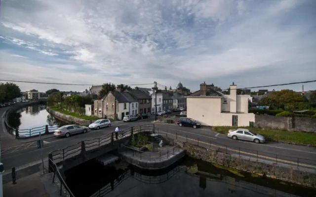 Donegan Court Aparthotel